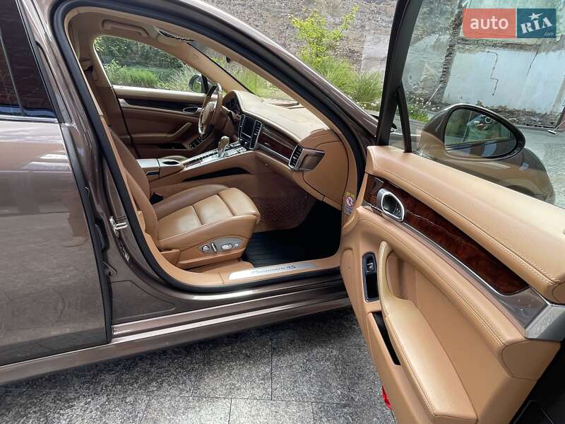 Фастбэк Porsche Panamera 2013 в Киеве фото 10 Фастбэк Porsche Panamera 2013 в Киеве