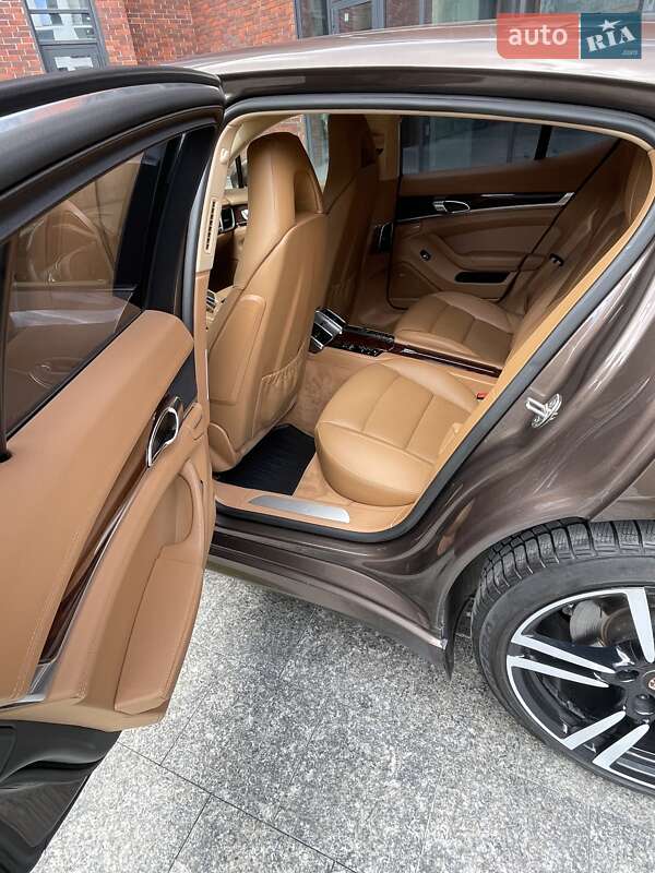 Фастбэк Porsche Panamera 2013 в Киеве фото 17 Фастбэк Porsche Panamera 2013 в Киеве