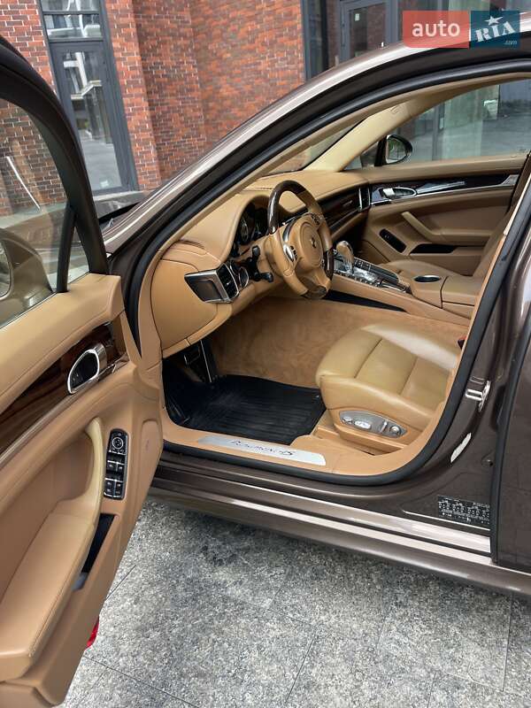 Фастбэк Porsche Panamera 2013 в Киеве фото 15 Фастбэк Porsche Panamera 2013 в Киеве