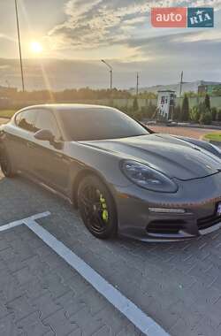 Фастбэк Porsche Panamera 2015 в Виннице