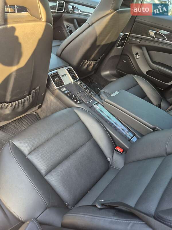 Фастбэк Porsche Panamera 2015 в Виннице фото 20 Фастбэк Porsche Panamera 2015 в Виннице