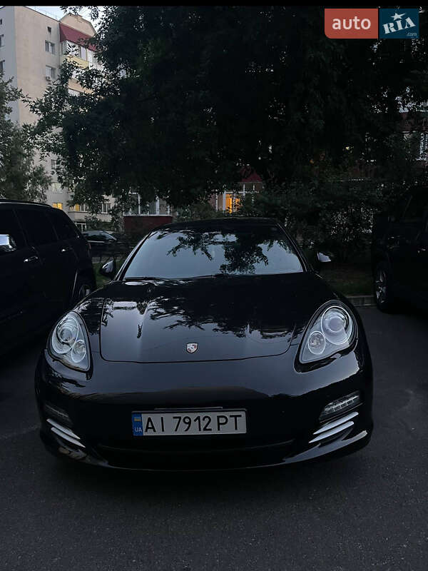 Фастбек Porsche Panamera 2010 в Києві