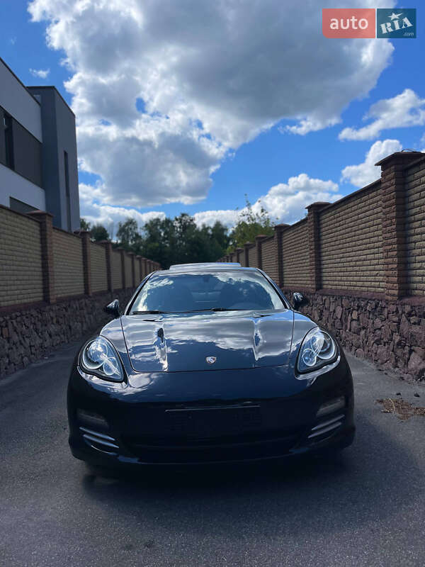 Фастбек Porsche Panamera 2010 в Києві