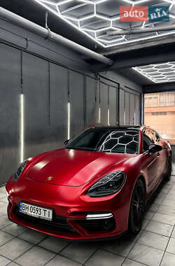 Фастбэк Porsche Panamera 2017 в Киеве
