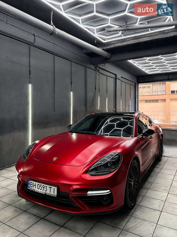 Фастбэк Porsche Panamera 2017 в Киеве