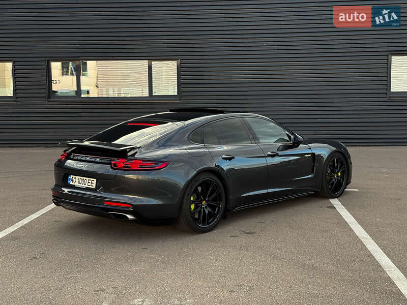 Фастбэк Porsche Panamera 2017 в Киеве