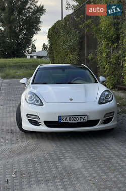 Фастбек Porsche Panamera 2011 в Києві