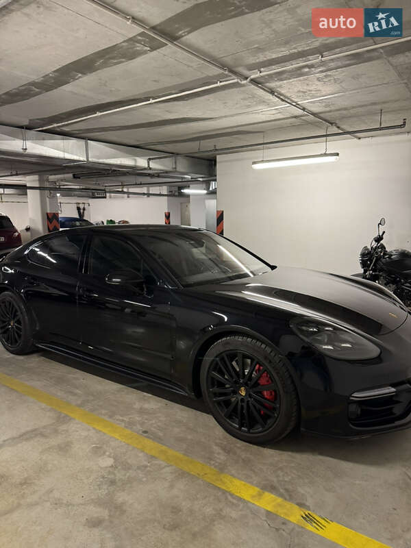 Фастбэк Porsche Panamera 2019 в Киеве