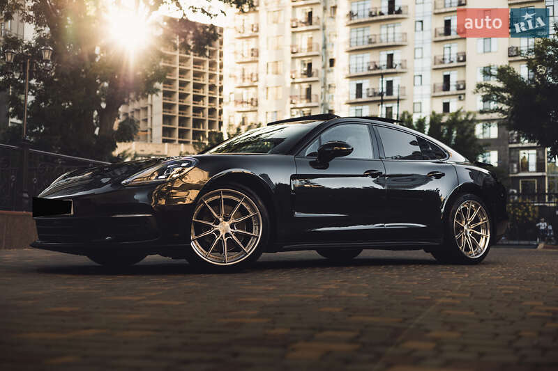 Фастбэк Porsche Panamera 2017 в Одессе