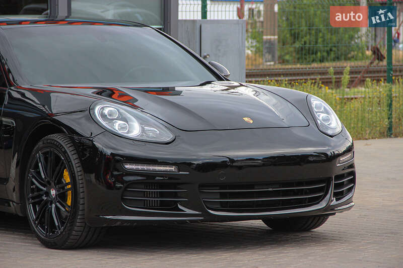 Фастбэк Porsche Panamera 2014 в Одессе