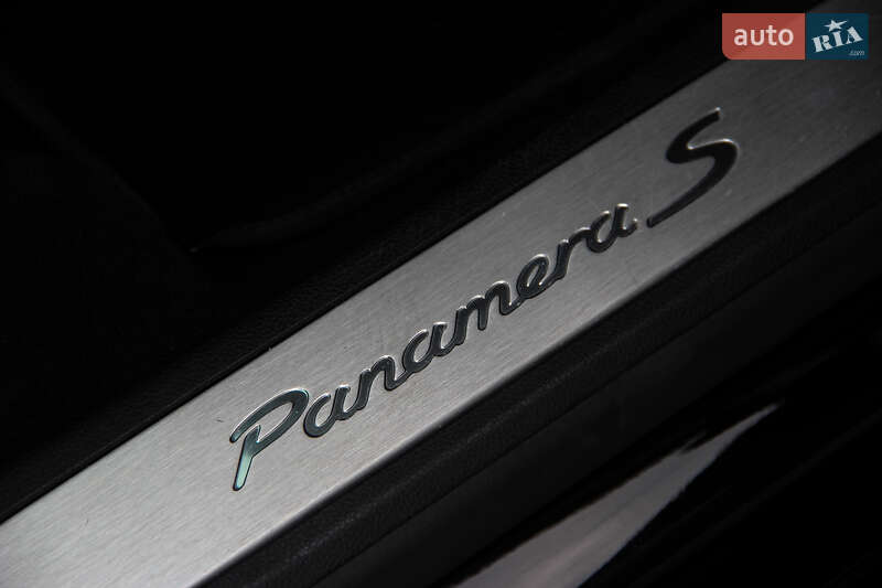 Фастбэк Porsche Panamera 2014 в Одессе