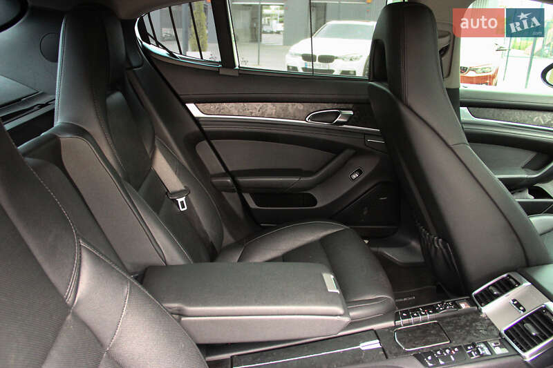 Фастбэк Porsche Panamera 2014 в Одессе