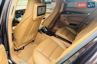 Фастбэк Porsche Panamera 2011 в 