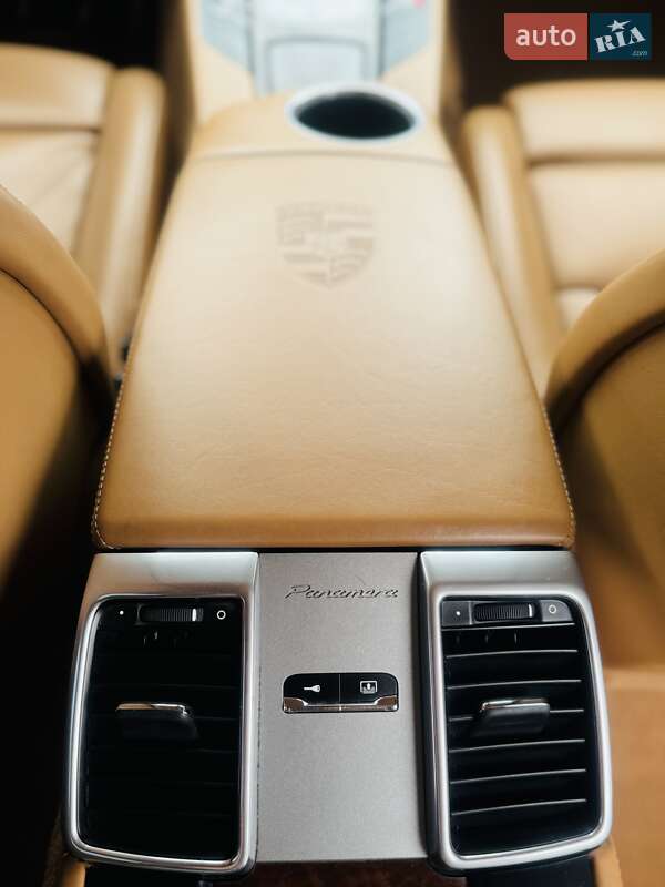 Фастбэк Porsche Panamera 2011 в Белогородке