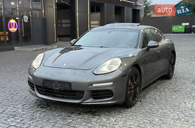 Фастбэк Porsche Panamera 2013 в 