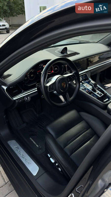 Фастбэк Porsche Panamera 2018 в Днепре