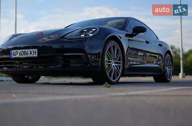 Фастбэк Porsche Panamera 2019 в 
