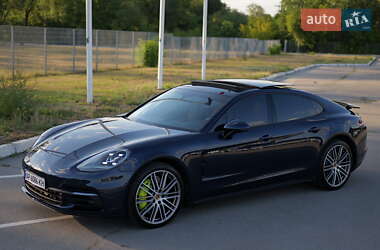 Фастбэк Porsche Panamera 2019 в 