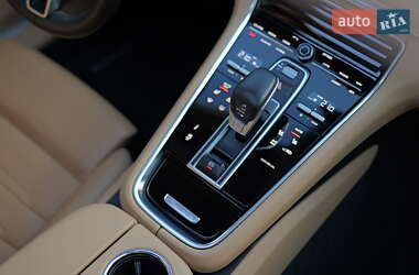 Фастбэк Porsche Panamera 2019 в 
