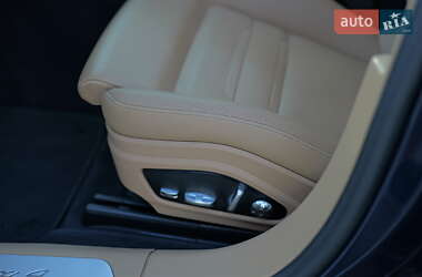 Фастбэк Porsche Panamera 2019 в 