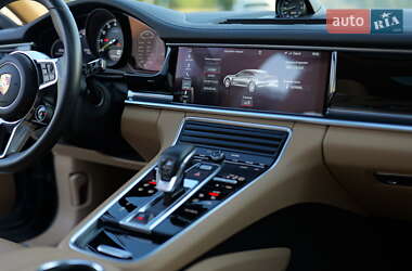 Фастбэк Porsche Panamera 2019 в 