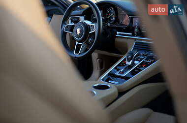 Фастбэк Porsche Panamera 2019 в 