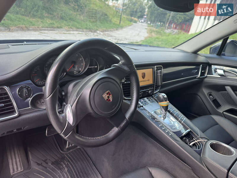 Фастбэк Porsche Panamera 2010 в Киеве