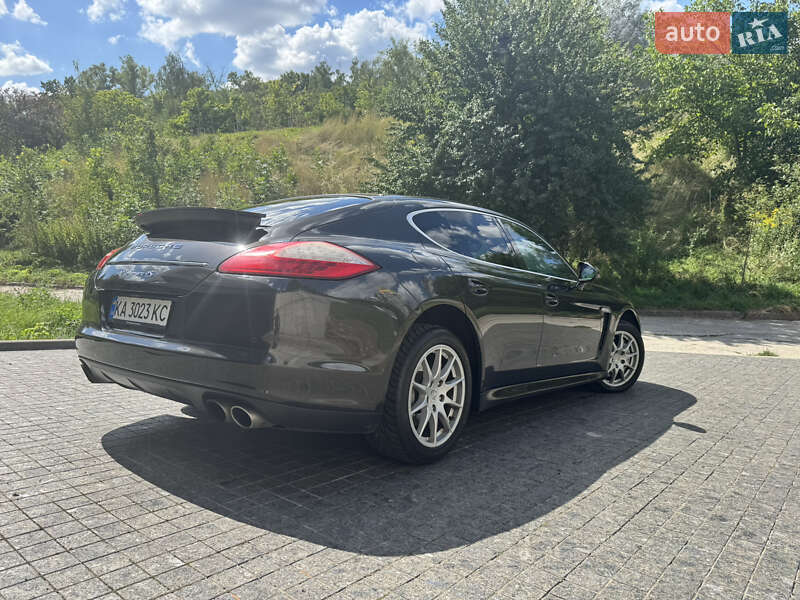 Фастбэк Porsche Panamera 2010 в Киеве