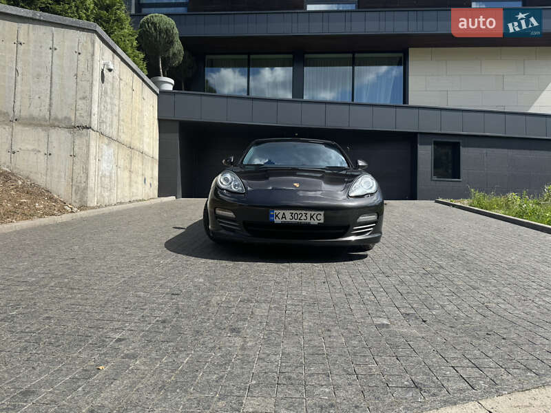 Фастбэк Porsche Panamera 2010 в Киеве