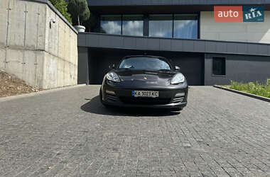 Фастбэк Porsche Panamera 2010 в 