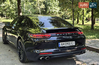 Фастбэк Porsche Panamera 2018 в 