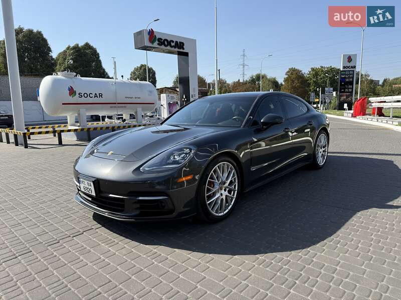 Фастбэк Porsche Panamera 2018 в Днепре