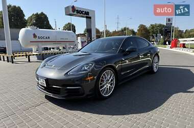 Фастбэк Porsche Panamera 2018 в 