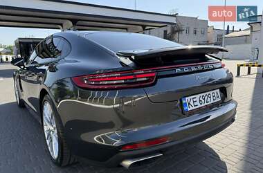 Фастбэк Porsche Panamera 2018 в 