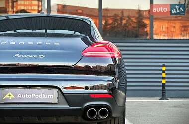 Фастбэк Porsche Panamera 2015 в 
