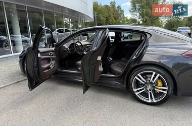Фастбэк Porsche Panamera 2013 в 