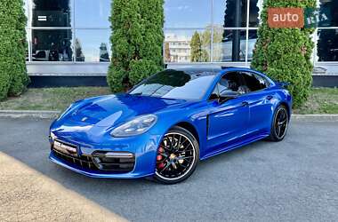 Фастбэк Porsche Panamera 2018 в Киеве