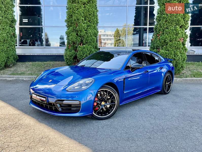 Фастбэк Porsche Panamera 2018 в 