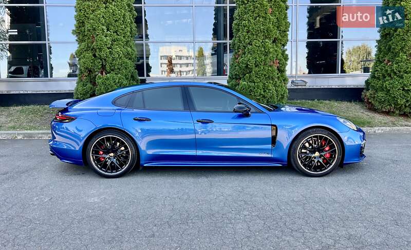 Фастбэк Porsche Panamera 2018 в Киеве