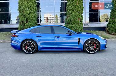 Фастбэк Porsche Panamera 2018 в 