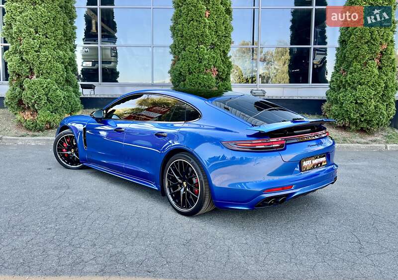 Фастбэк Porsche Panamera 2018 в Киеве