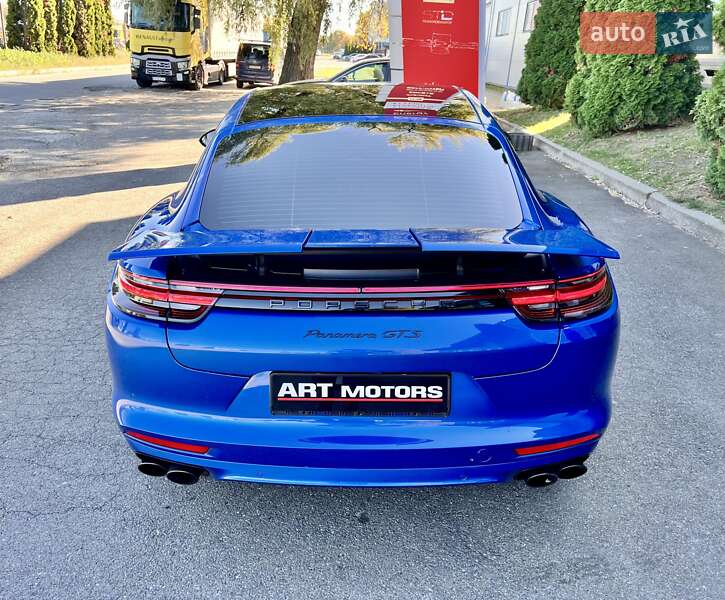 Фастбэк Porsche Panamera 2018 в Киеве