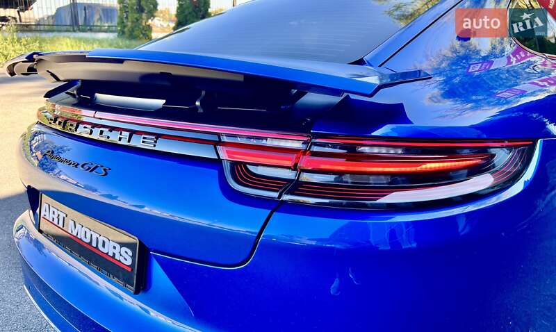 Фастбэк Porsche Panamera 2018 в Киеве