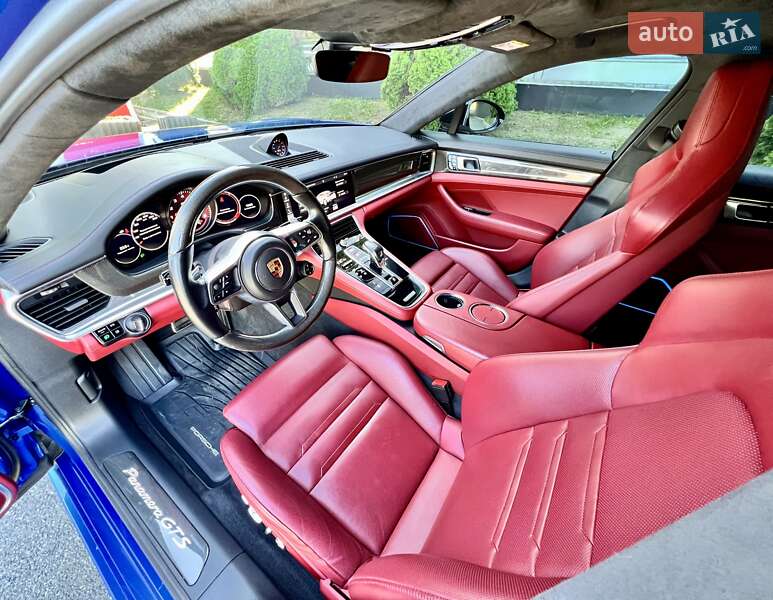 Фастбэк Porsche Panamera 2018 в Киеве