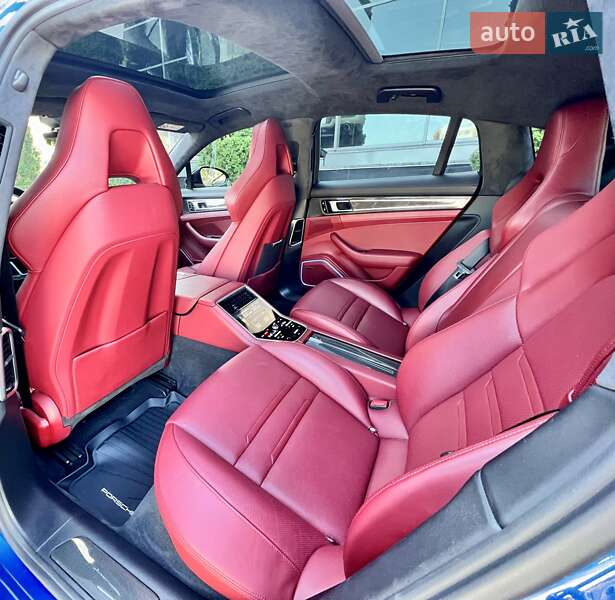 Фастбэк Porsche Panamera 2018 в Киеве