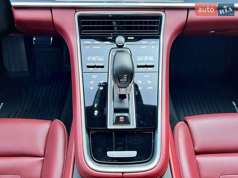 Фастбэк Porsche Panamera 2018 в Киеве