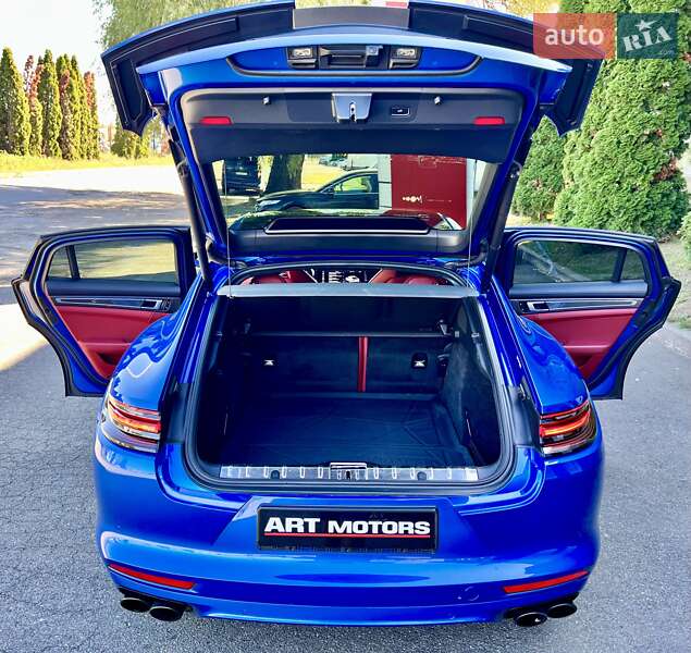 Фастбэк Porsche Panamera 2018 в Киеве