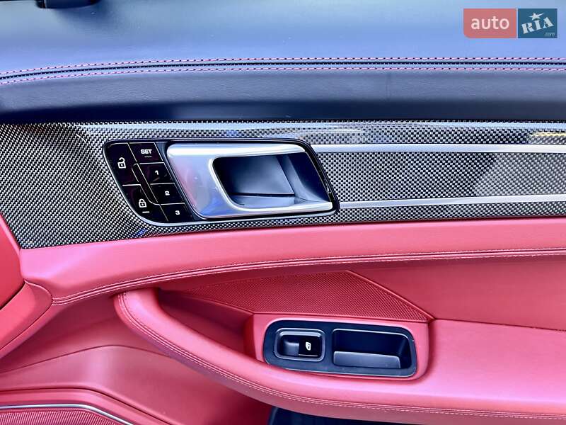 Фастбэк Porsche Panamera 2018 в Киеве