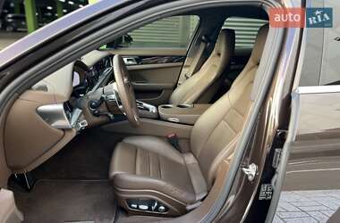 Фастбэк Porsche Panamera 2019 в 