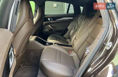 Фастбэк Porsche Panamera 2019 в 